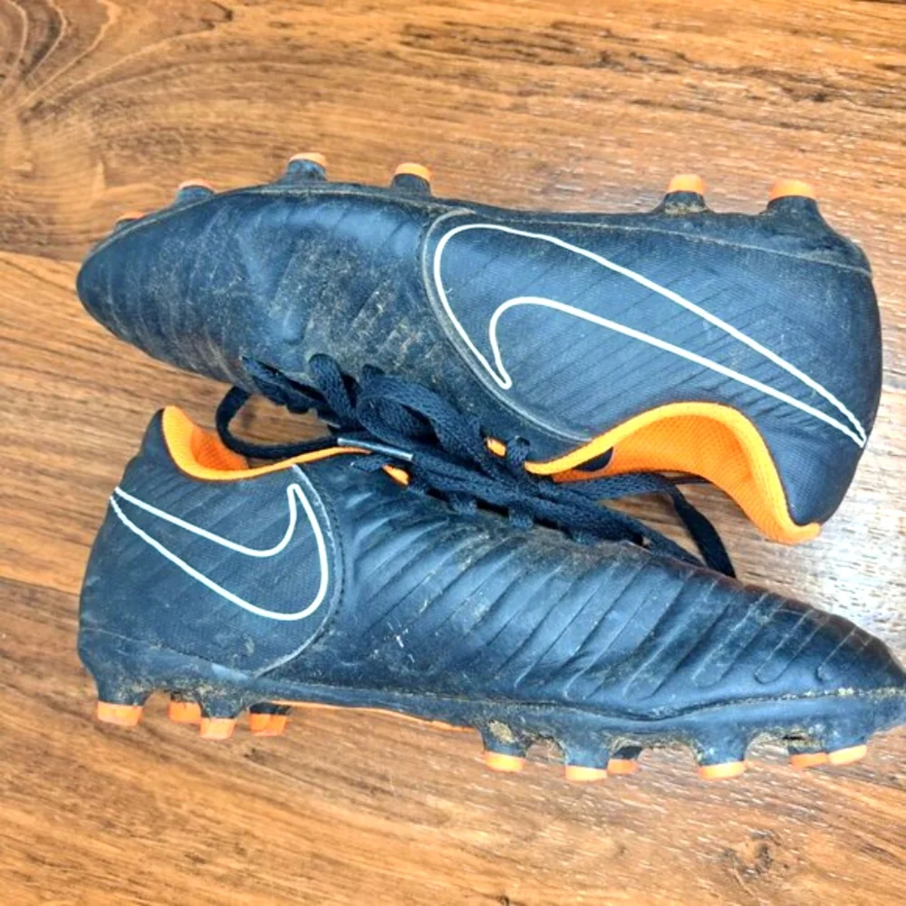 Nike Tempo Legend 7 Youth Firm Ground Soccer Cleats Black Orange Size 2Y